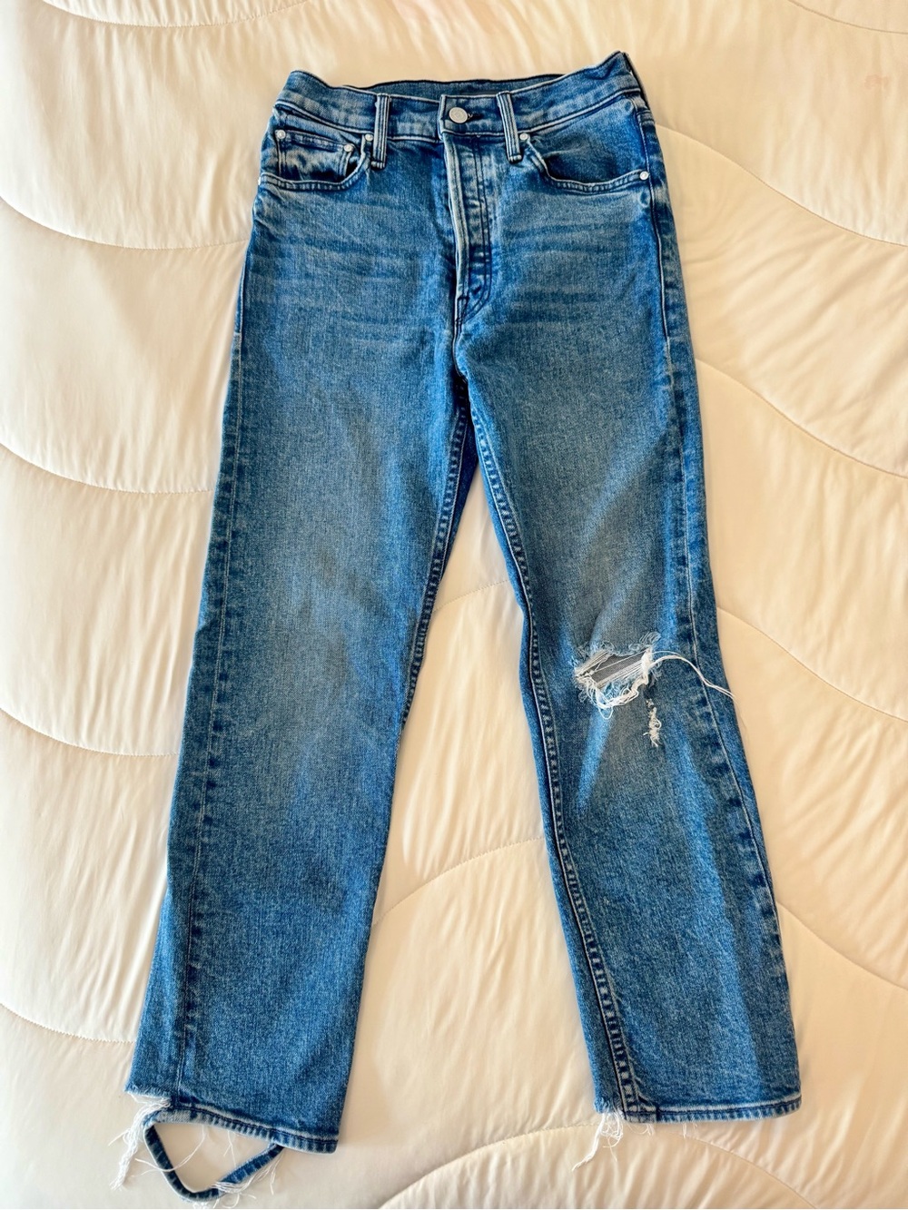 MOTHER Distressed Blue Tomcat Straight-Leg Cropped Jeans